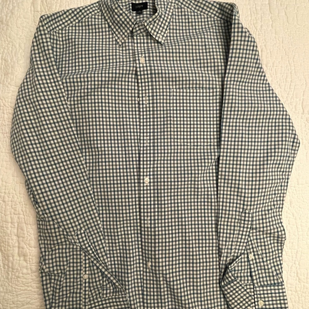 Assorted Men's Shirts Collection - Picture 4 of 10